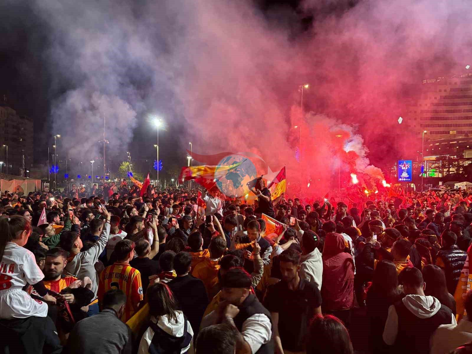 Galatasaray taraftarları Kayseri&rsquo;de şampiyonluğu kutladı