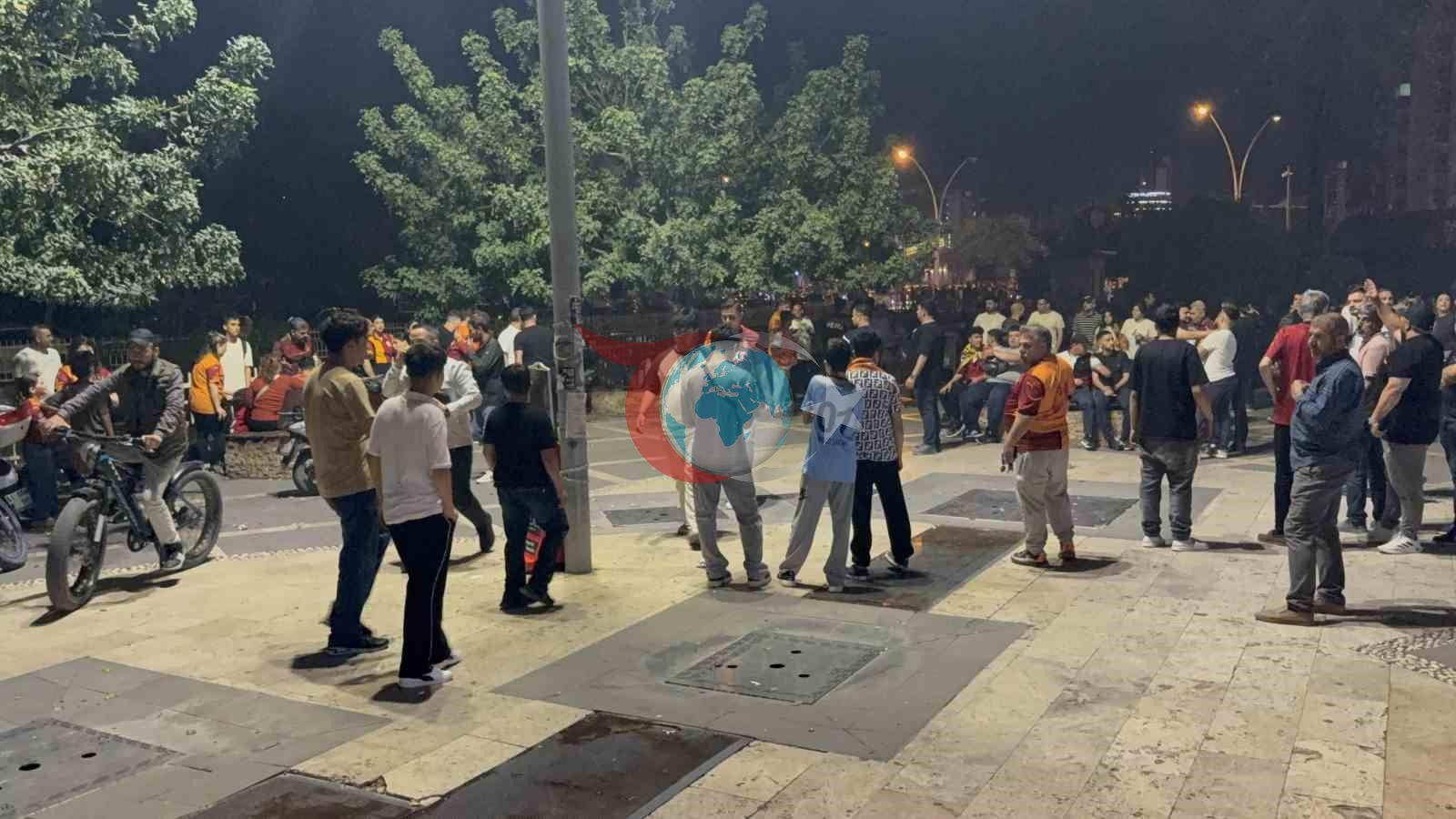 Adana Demirspor azarkeşləri azyaşlı uşağa spirtli içki şüşəsi atıblar.