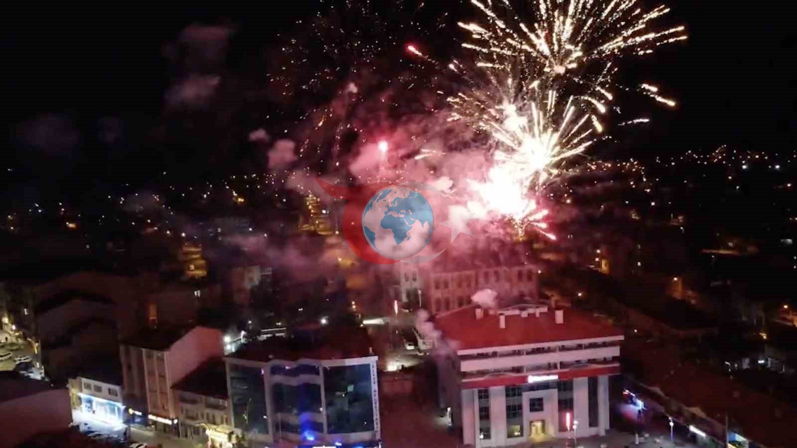 Çorum&rsquo;da Galatasaray taraftarlar sokakları bayram yerine çevirdi