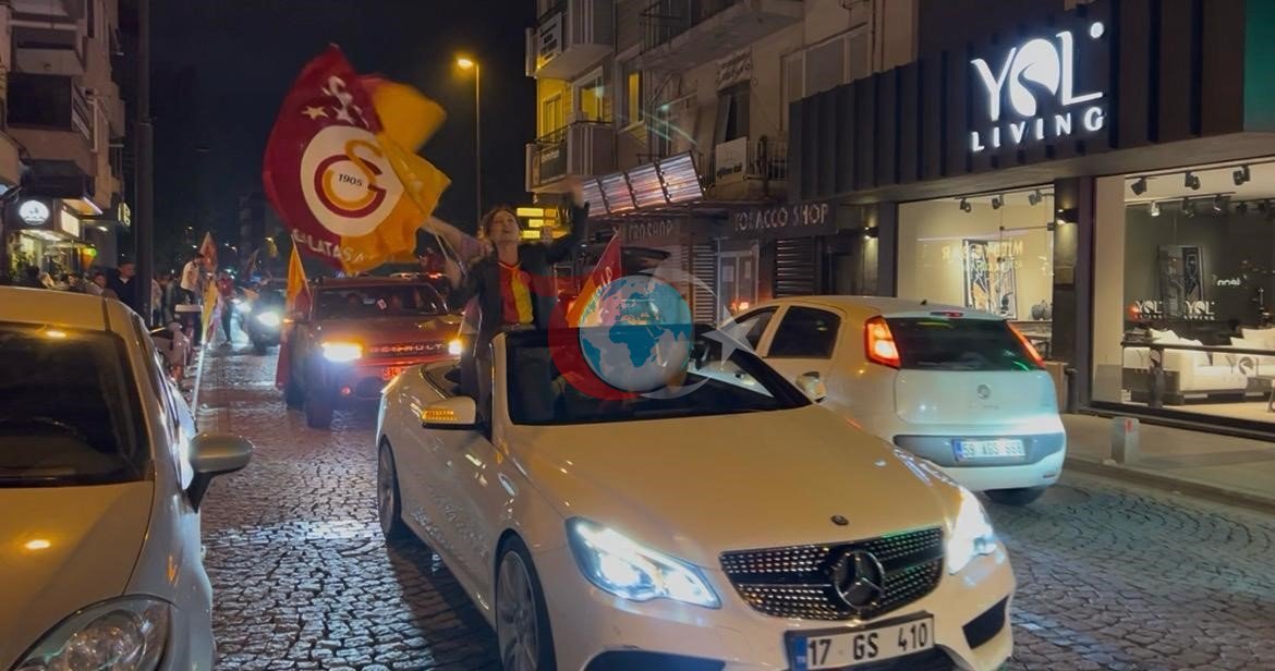 Çempionluğu təmin edən sarı-qırmızılı komanda qələbəsini Çanaqqala küçələrində qeyd etdi.