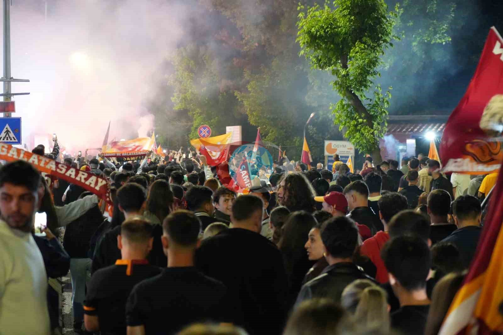 Edirne'de Galatasaray Taraftarlarından Coşkulu Şampiyonluk Kutlaması