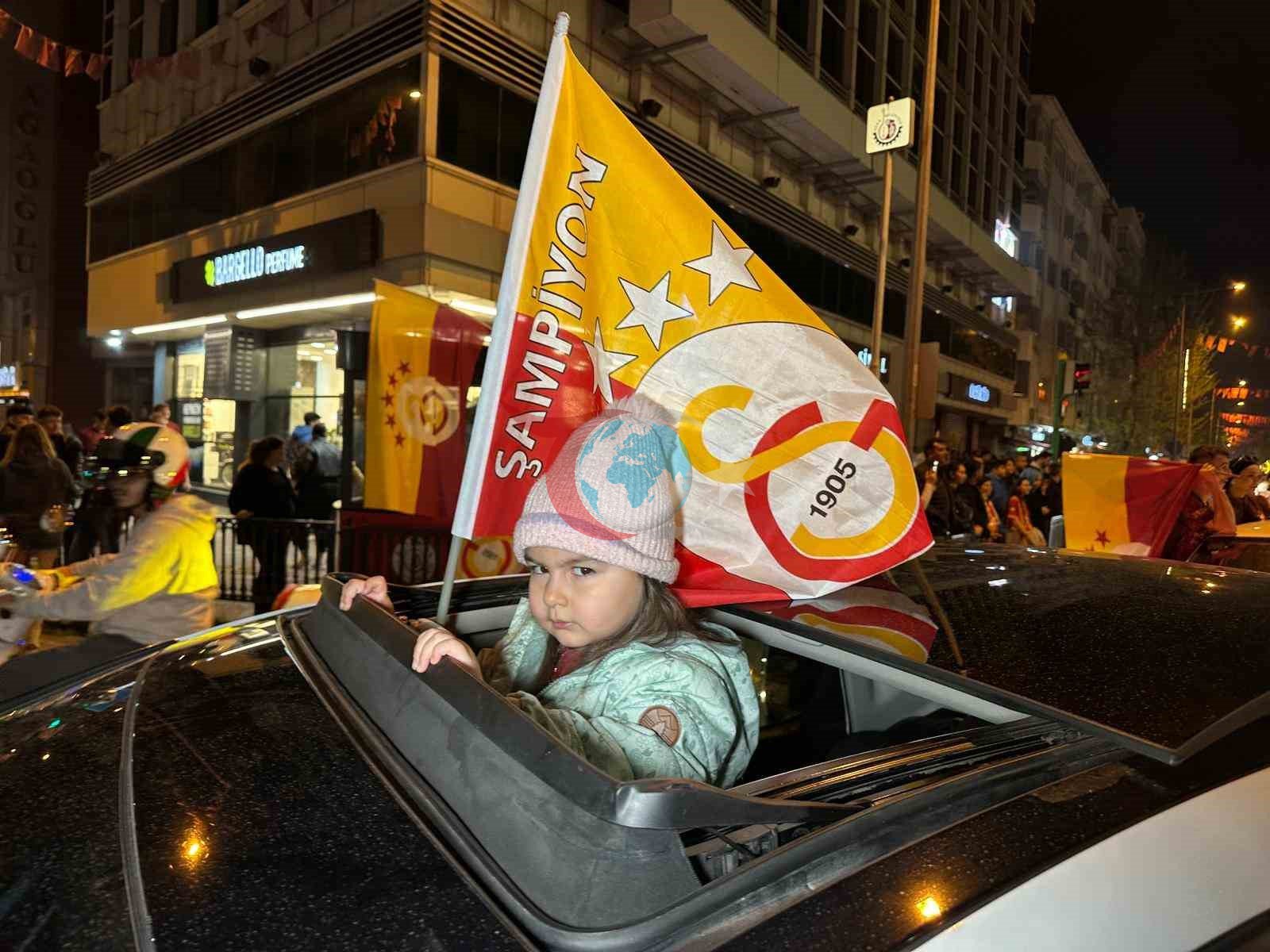 Galatasaray'ın 26. Şampiyonluğu Uşak'ta Coşkuyla Kutlandı