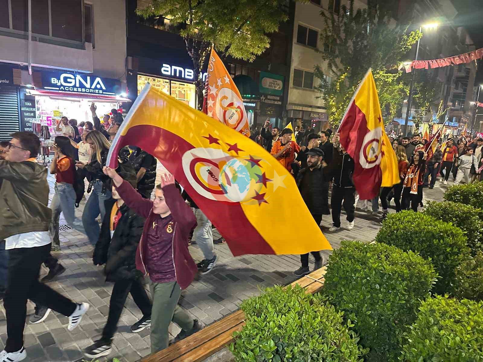 Çempionluğu təmin edən sarı-qırmızılı komanda qələbəsini Uşakda qeyd etdi.