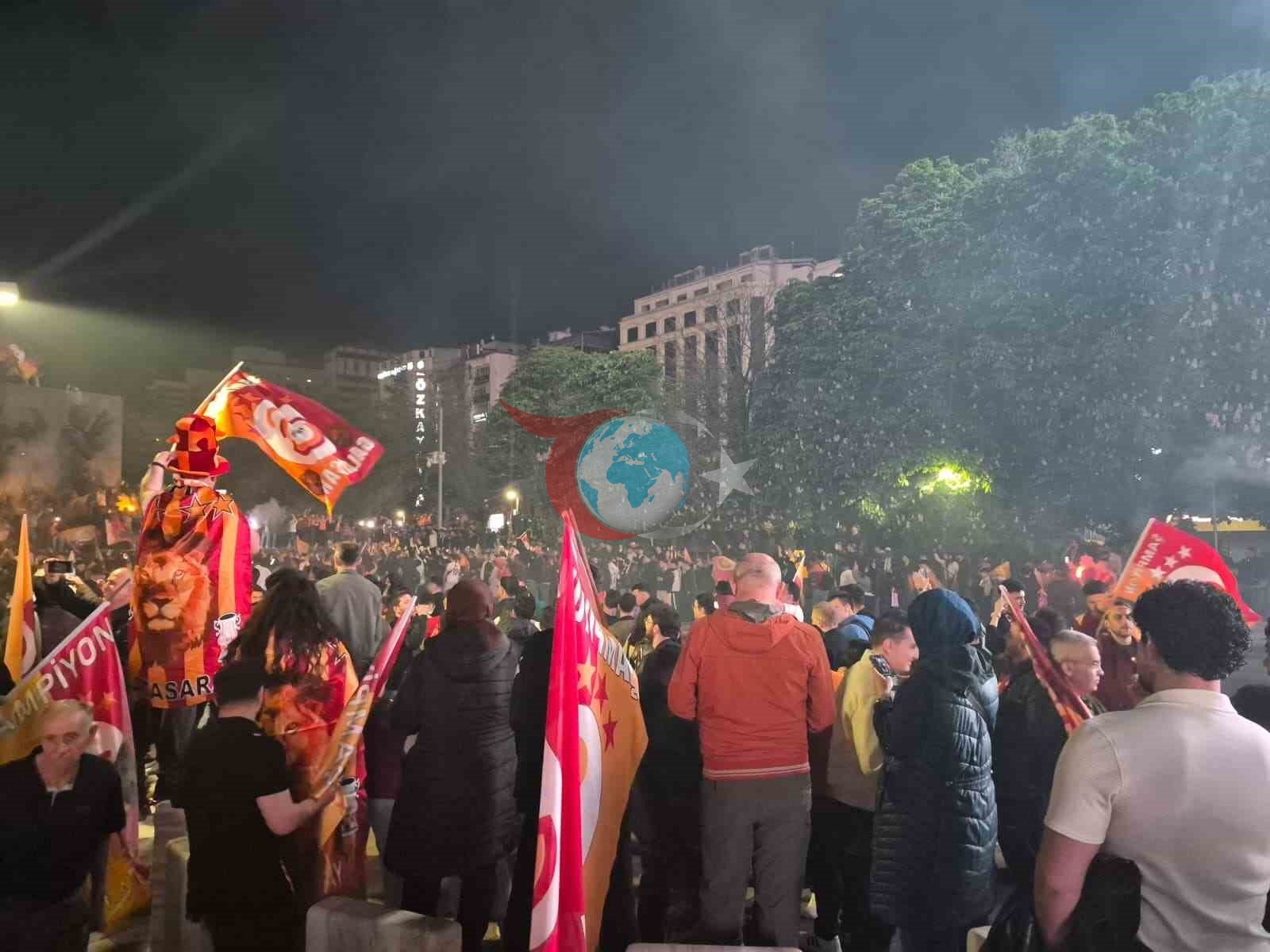 Galatasaray Taraftarları 26. Şampiyonluğu Coşkuyla Kutladı
