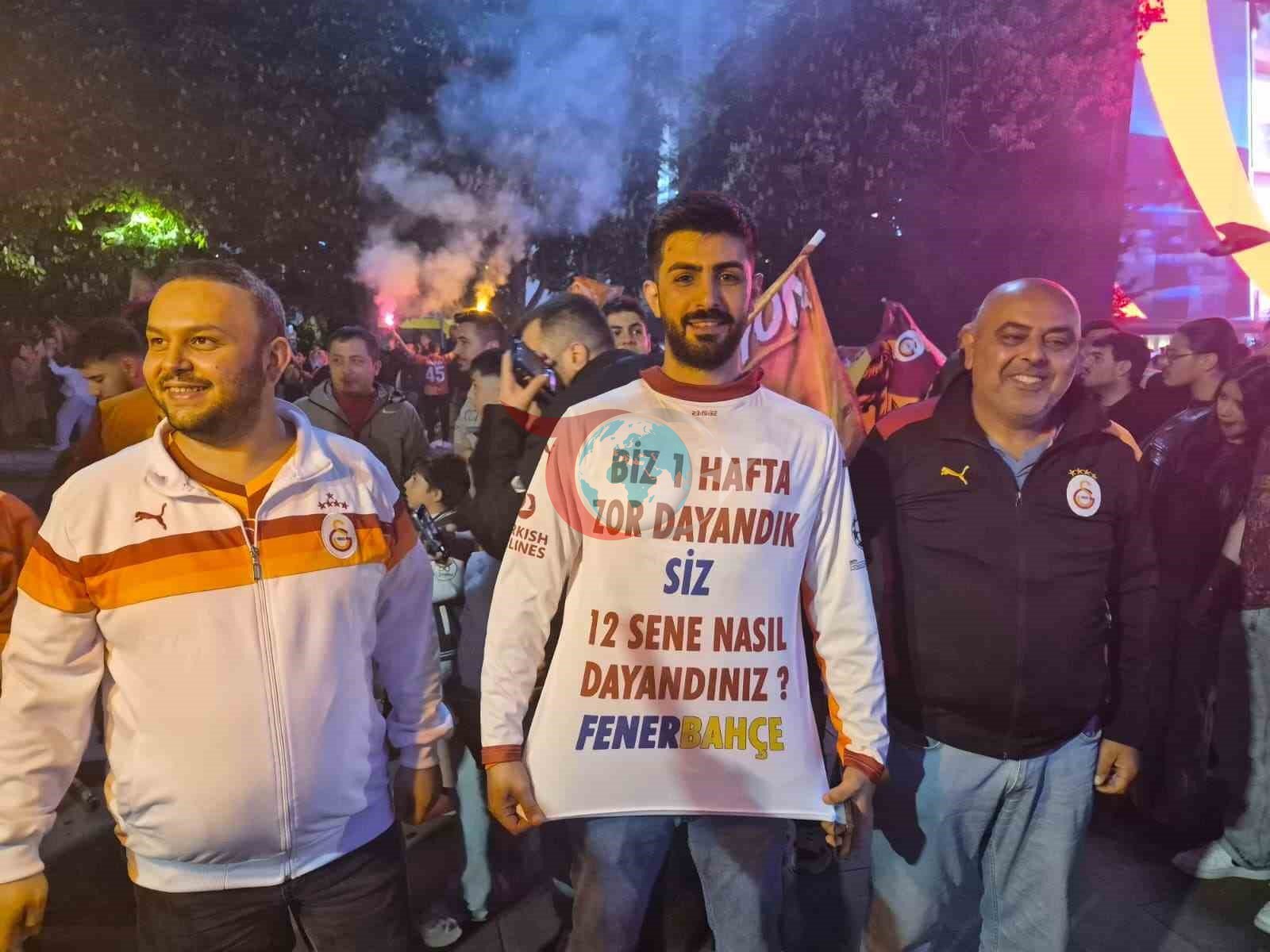 Qalatasaray azarkeşləri çempionluğun həyəcanını bölüşdülər.
