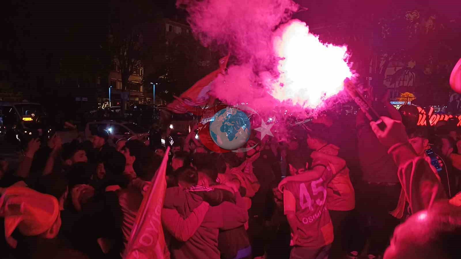 Tekirdağda gecəni Qalatasaray coşğusu işıqlandırdı.