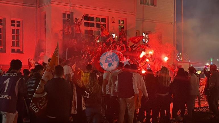 Galatasaroyning chempionligi Yalovada nishonlandi.