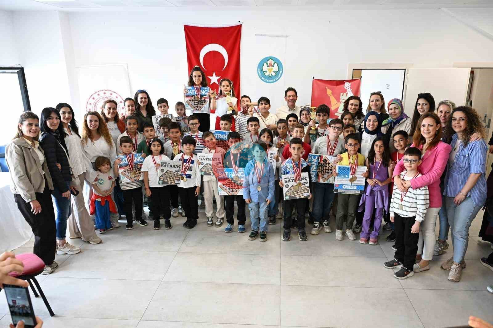Minik Satranççılar Manisa'da Zekâlarını Yarıştırdı