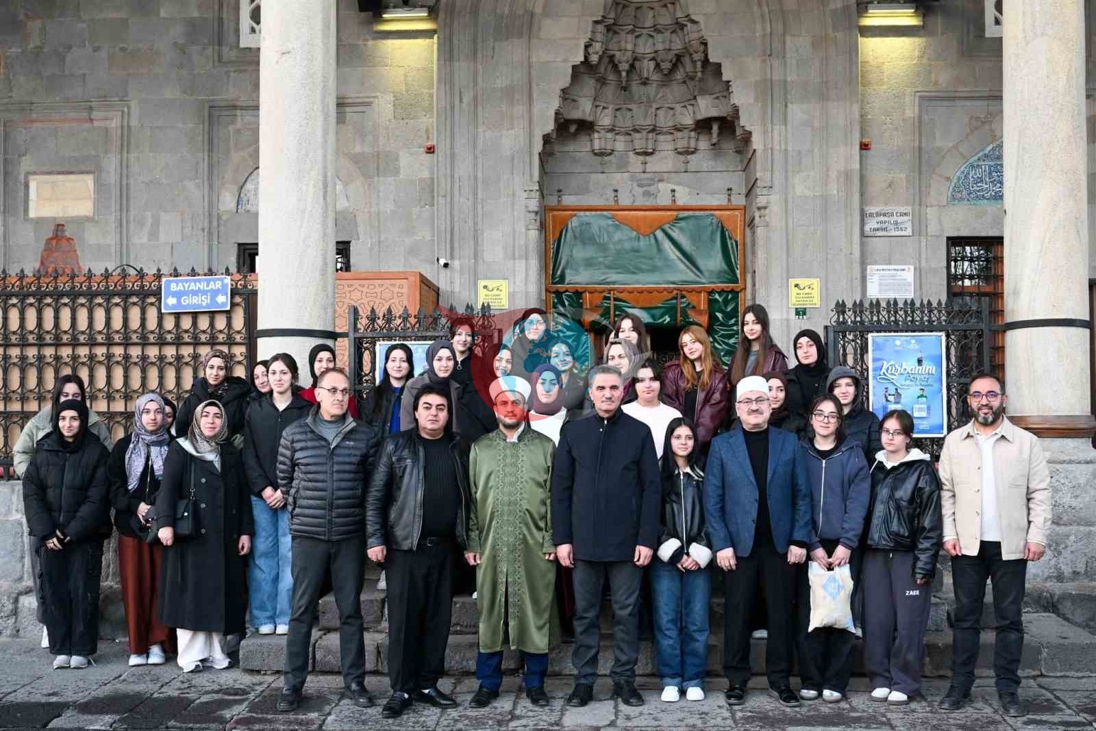 Erzurum'da Gençlerle '5 Vakitte 5 Cami' Buluşması