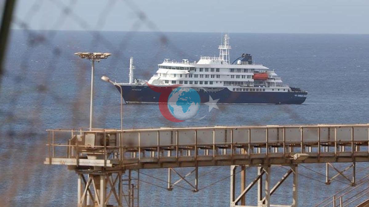 Hantavirüs Tespit Edilen Yolcu Gemisi Tenerife'ye Ulaştı