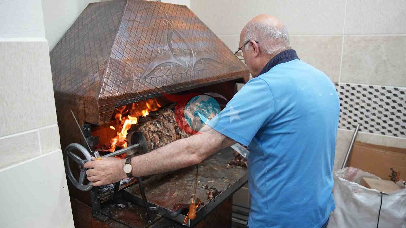 Anneler Günü'nde 100 Kilo Cağ Kebabı Festivali Düzenlendi