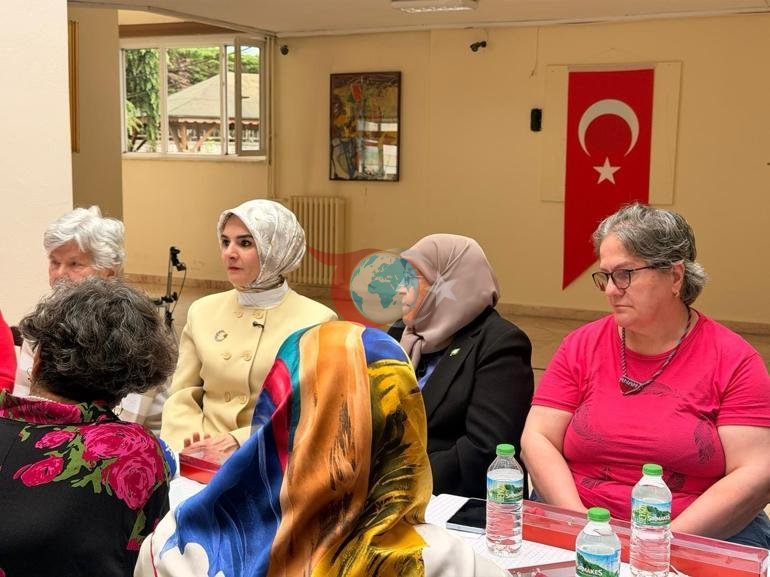 Vazir Göktash Onalar kuni munosabati bilan Istanbuldagi qariyalar uyiga tashrif buyurdi.