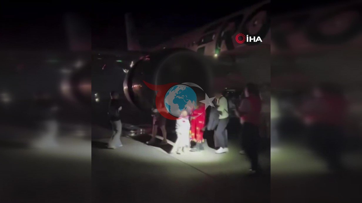 Denver Havalimanı'nda Uçak Kazası: 1 Ölü, 12 Yaralı