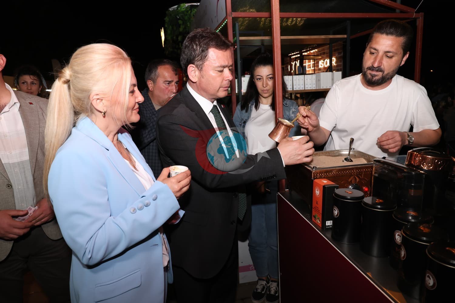 Bursa Kahve Festivali'nde Başkan Aydın'dan Sürpriz Hediye