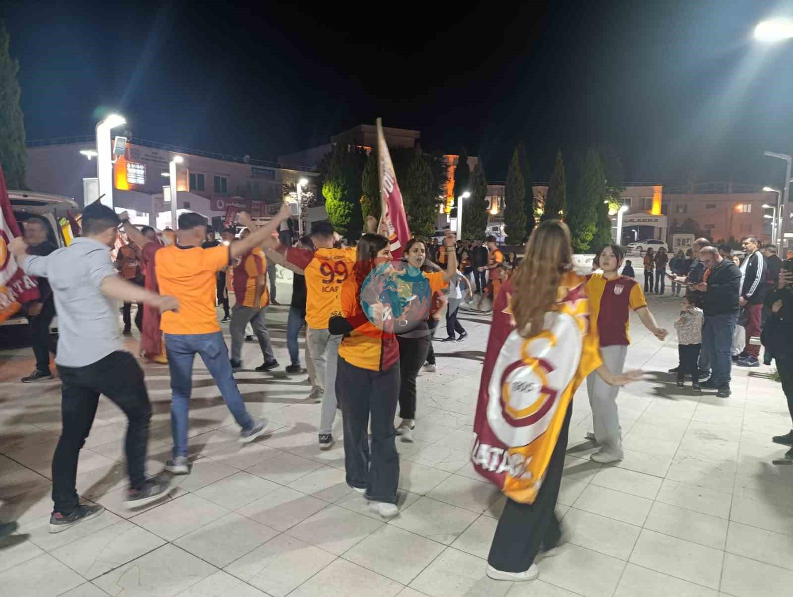 Galatasaray'ın 26. Şampiyonluğu Selendi'de Görkemle Kutlandı