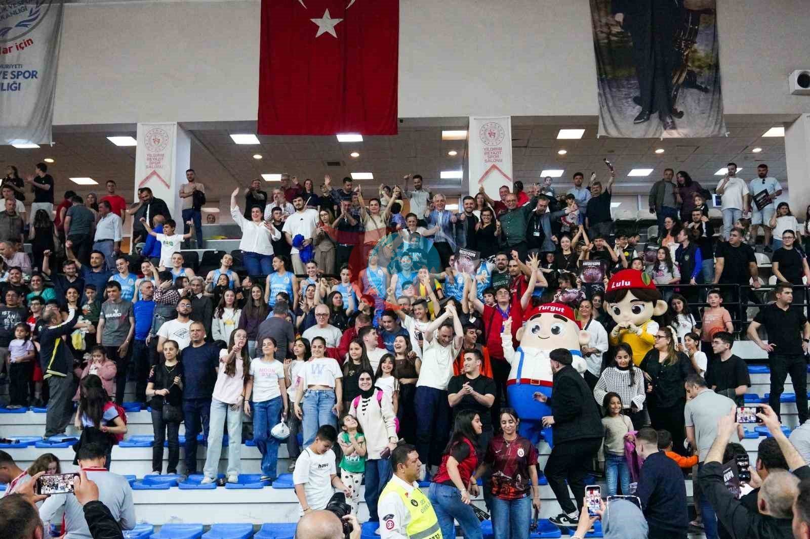 Turgutlu Belediyesi Kadın Basketbol Takımı Şampiyonluğa Yaklaşıyor