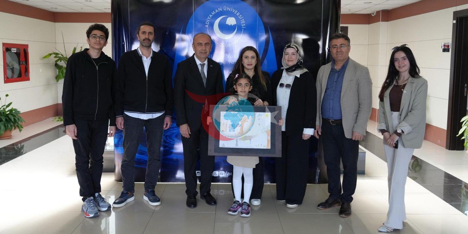 Adıyamanlı Minik Sanatçı Ayşe Miray Büyülüyor