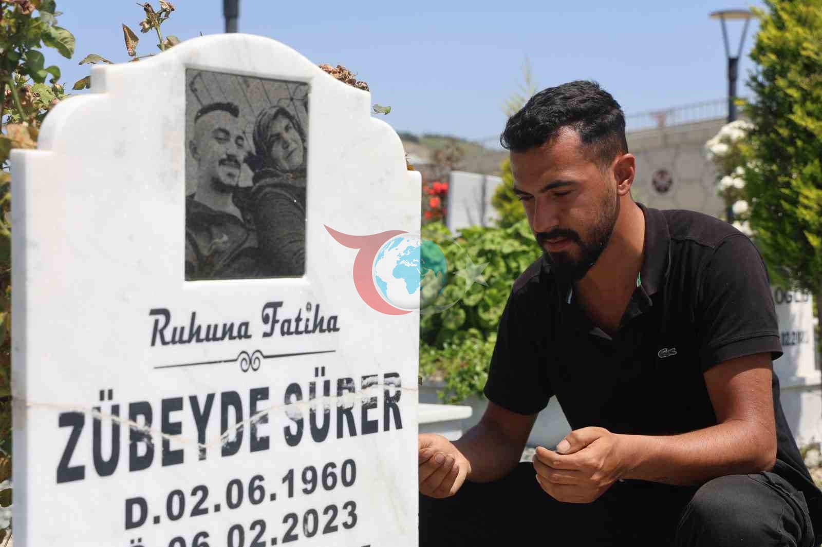 Zəlzələ qəbiristanlığında kədərli bir Ana Günü.