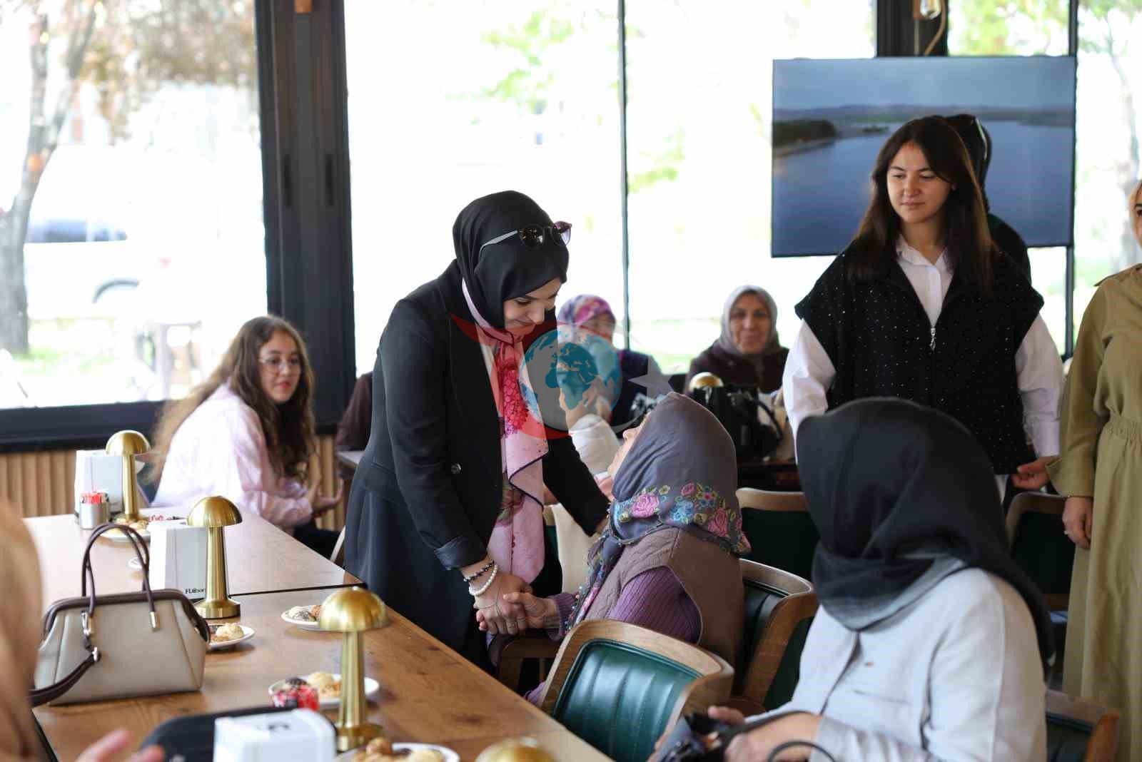 Alaca'da Anneler Günü: Anlamlı Buluşma ve Eğitimci Söyleşisi