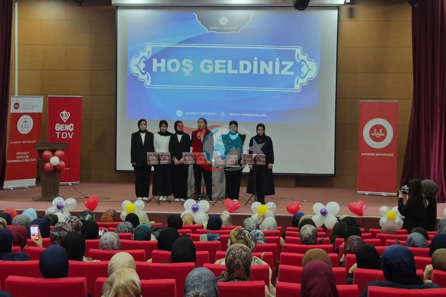 Baýburtdaky ýaşlar ýylyň ahyrynda geçirilýän çärä gatnaşmak üçin bir ýere jemlenişdiler.