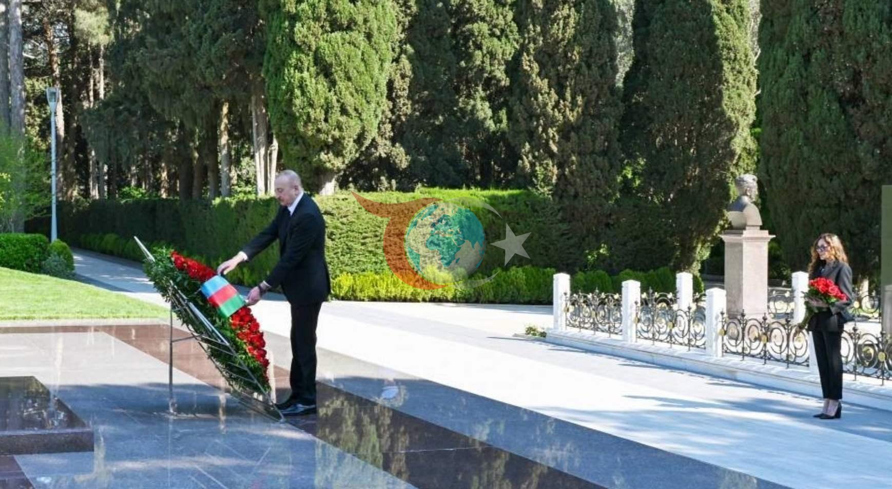 Binlerce Azerbaycanlı Haydar Aliyev'i Anma Töreninde Buluştu