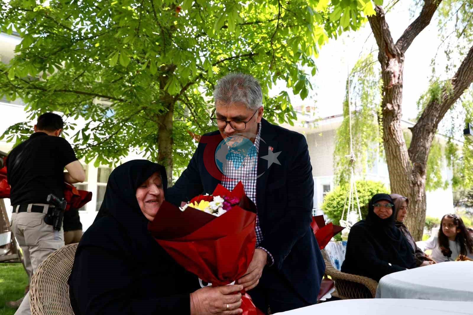 Bingöldə vali Çelik şəhid anaları ilə görüşüb.