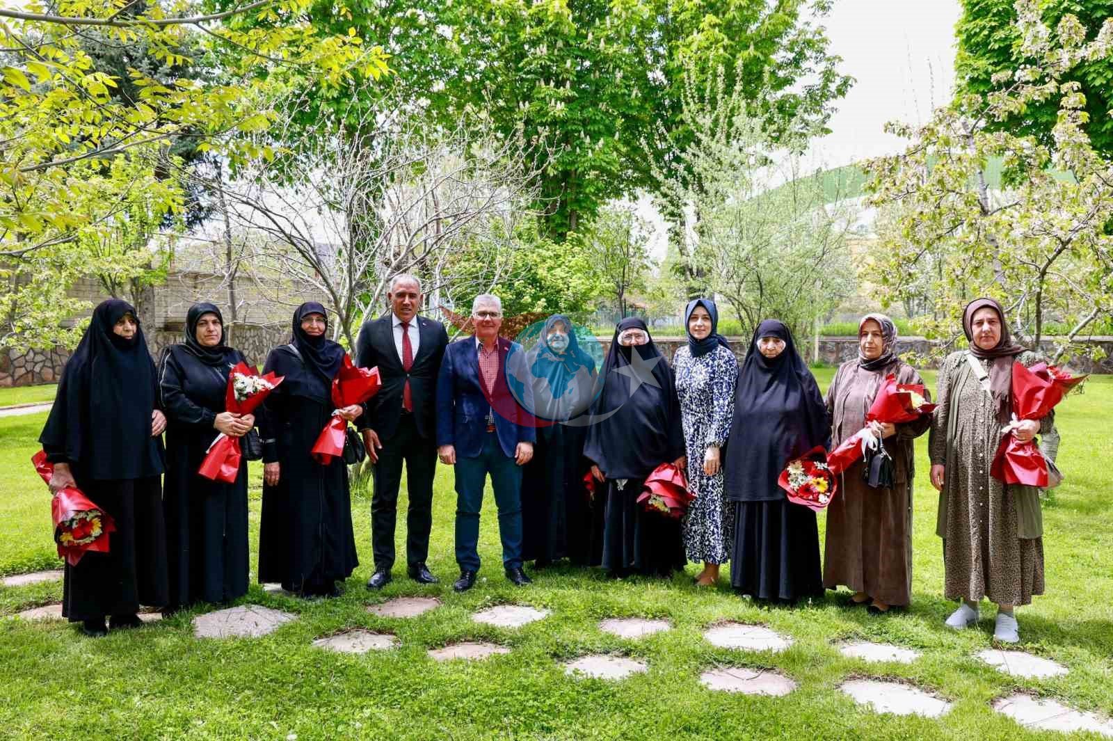 Vali Çelik şəhid analarını qəbul etdi.
