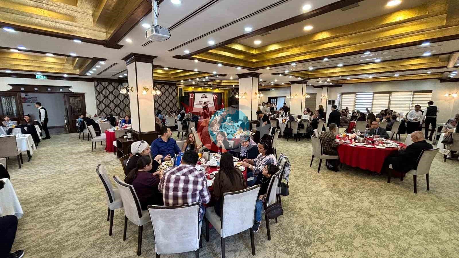 MHP İzmir İl Başkanlığı&rsquo;ndan anlamlı Anneler Günü kutlaması