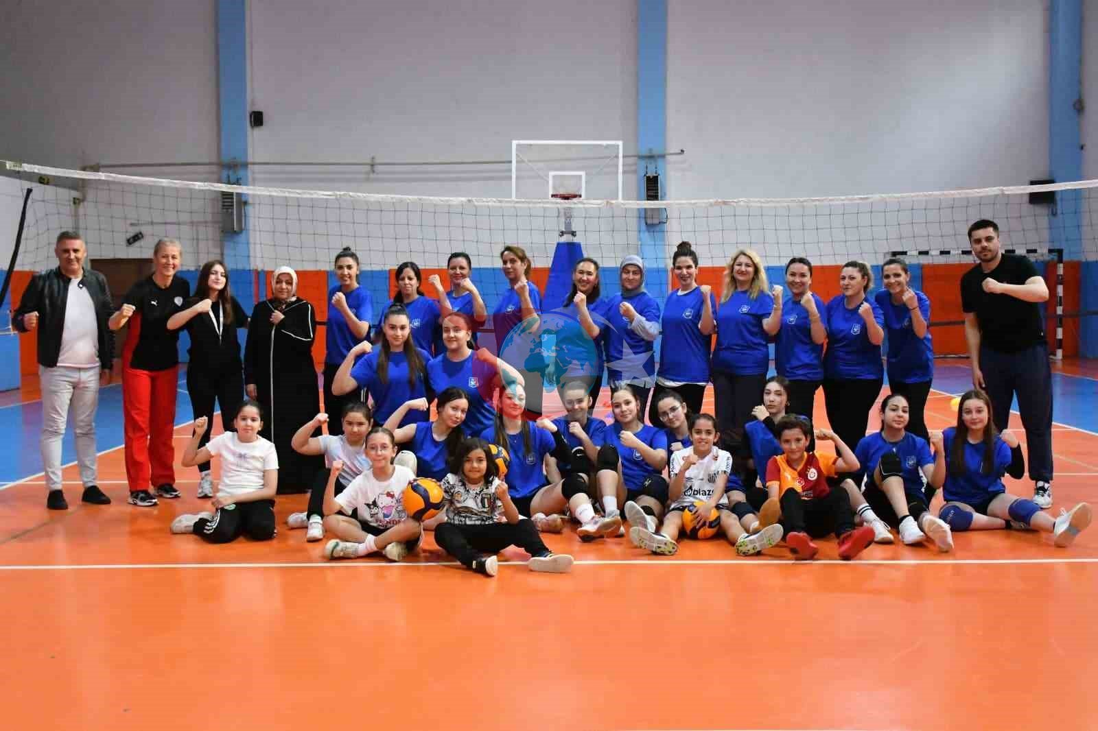 Analar və İdmançılar Voleybol Meydançasında Bir araya Gəldilər