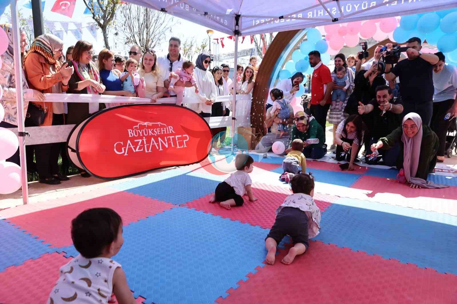 Şahin Ana və Körpə Festivalında ailələrlə görüşdü.