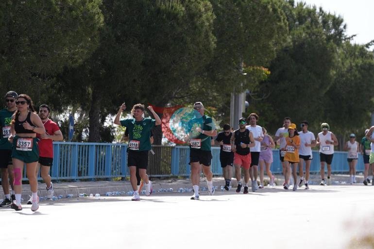 Çeşme Yarı Maratonu’nda ödüller sahiplerini buldu