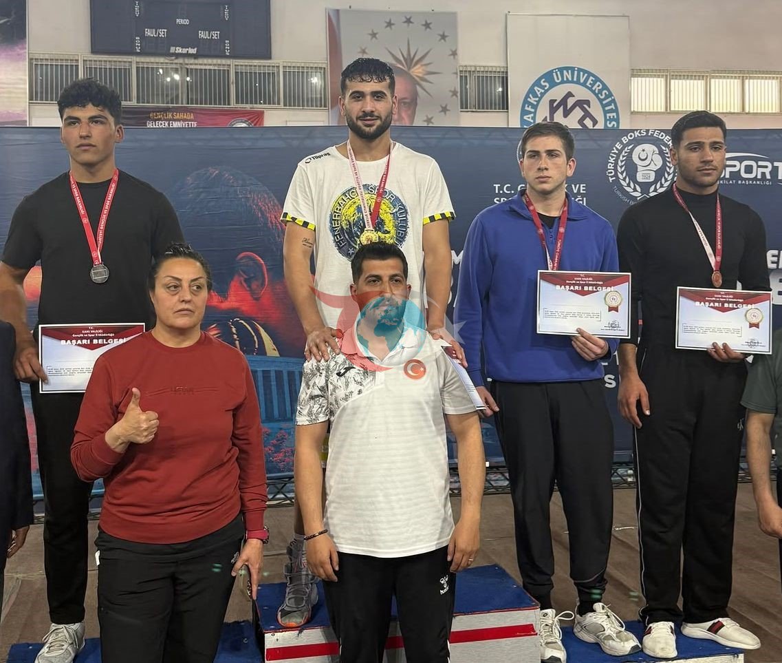 Bayburtlu boksör Toprak Salman Türkiye şampiyonu oldu
