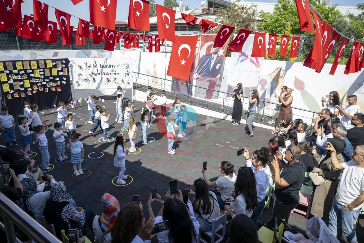 Mersin'de Anneler Günü: Çocukların Kahkahaları Şenliği