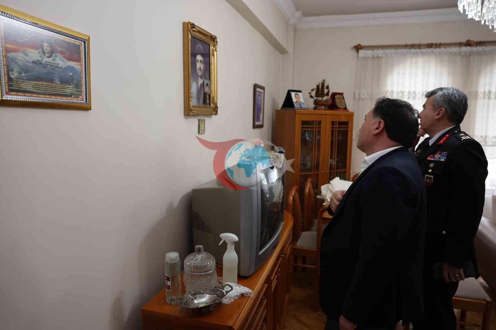 Vali Çiçək Analar Günündə şəhid analarını ziyarət edir.