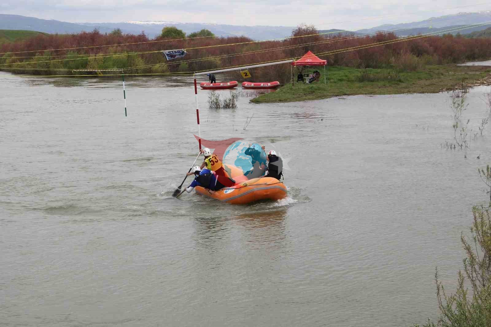 Murat daryosida kanoeda eshkak eshish hayajoni nihoyasiga yetdi: 400 sportchi shiddatli bellashuvlarda ishtirok etdi.