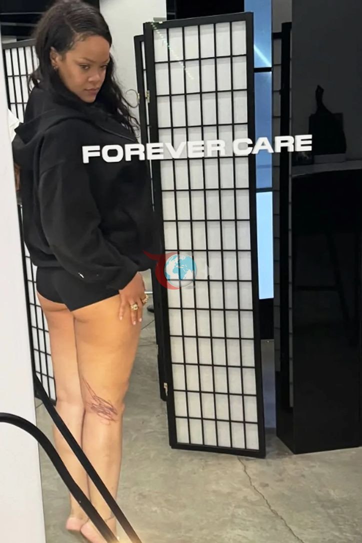 Rihanna uşaqlarının çəkdiyi şəkillərə döymələr etdirdi.