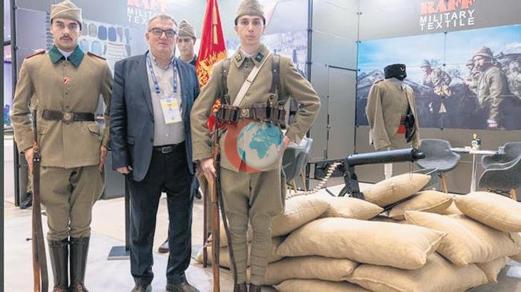 SAHA Fuarında 57. Alay'ın Tarihi Üniformaları Canlandı