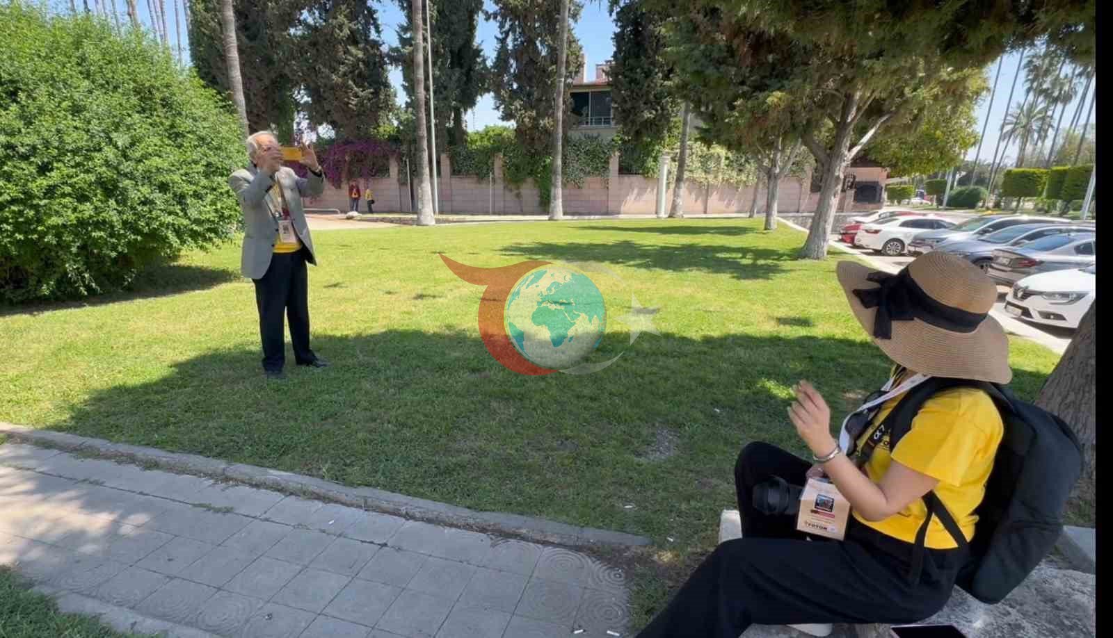 77 Yaşındaki Fotoğraf Tutkunu Mersin'de İlgi Odağı Oldu