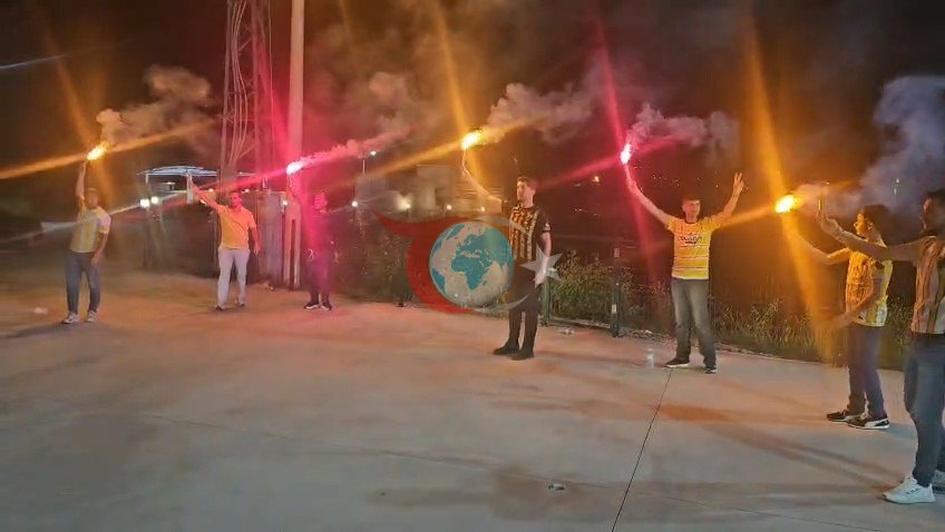 Hasköylü taraftarlardan Muşspor’a meşaleli destek