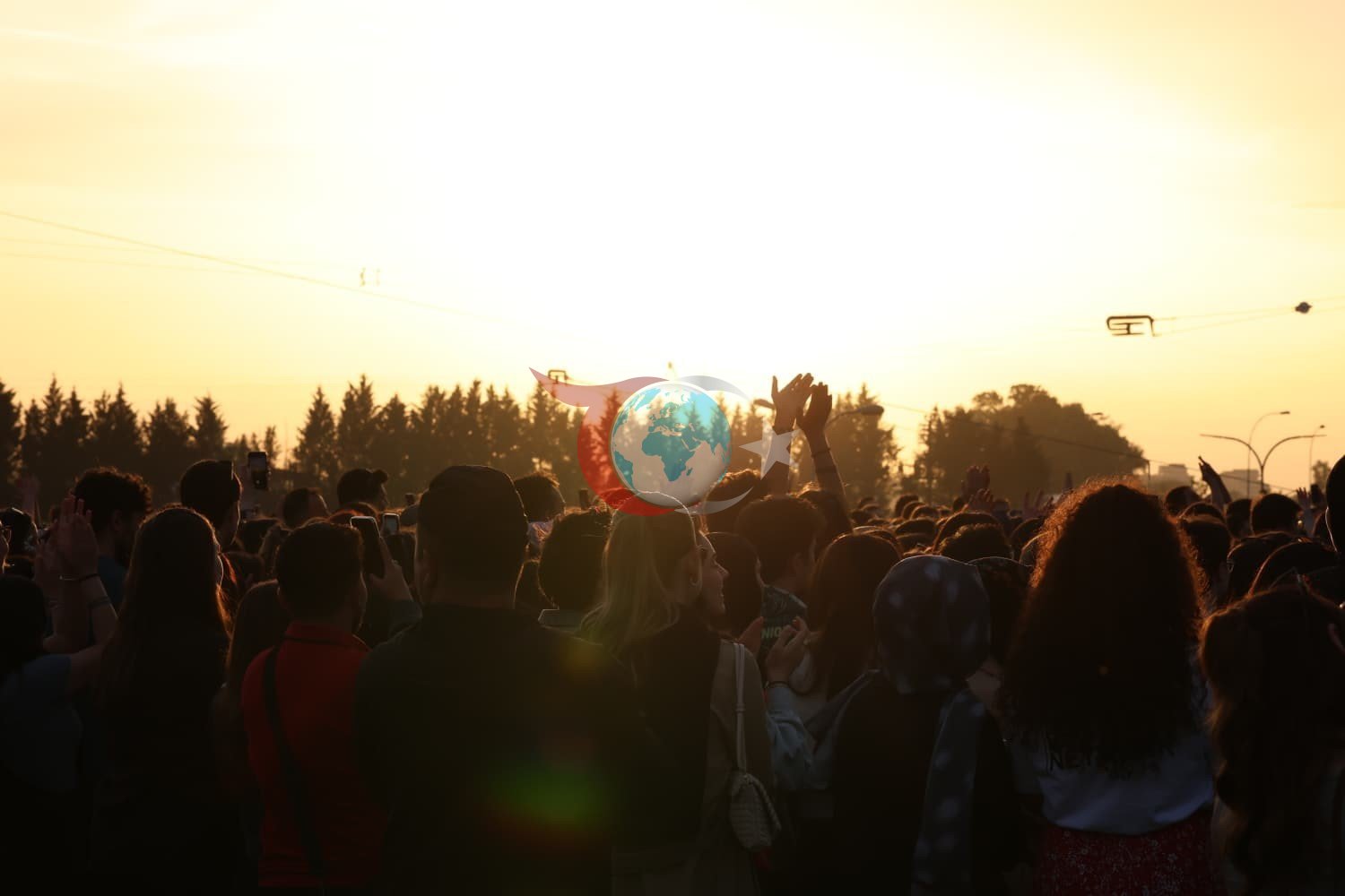 Shahar hokimi Erkan Aydin xushxabarni e'lon qildi: festival an'anaga aylanib bormoqda.