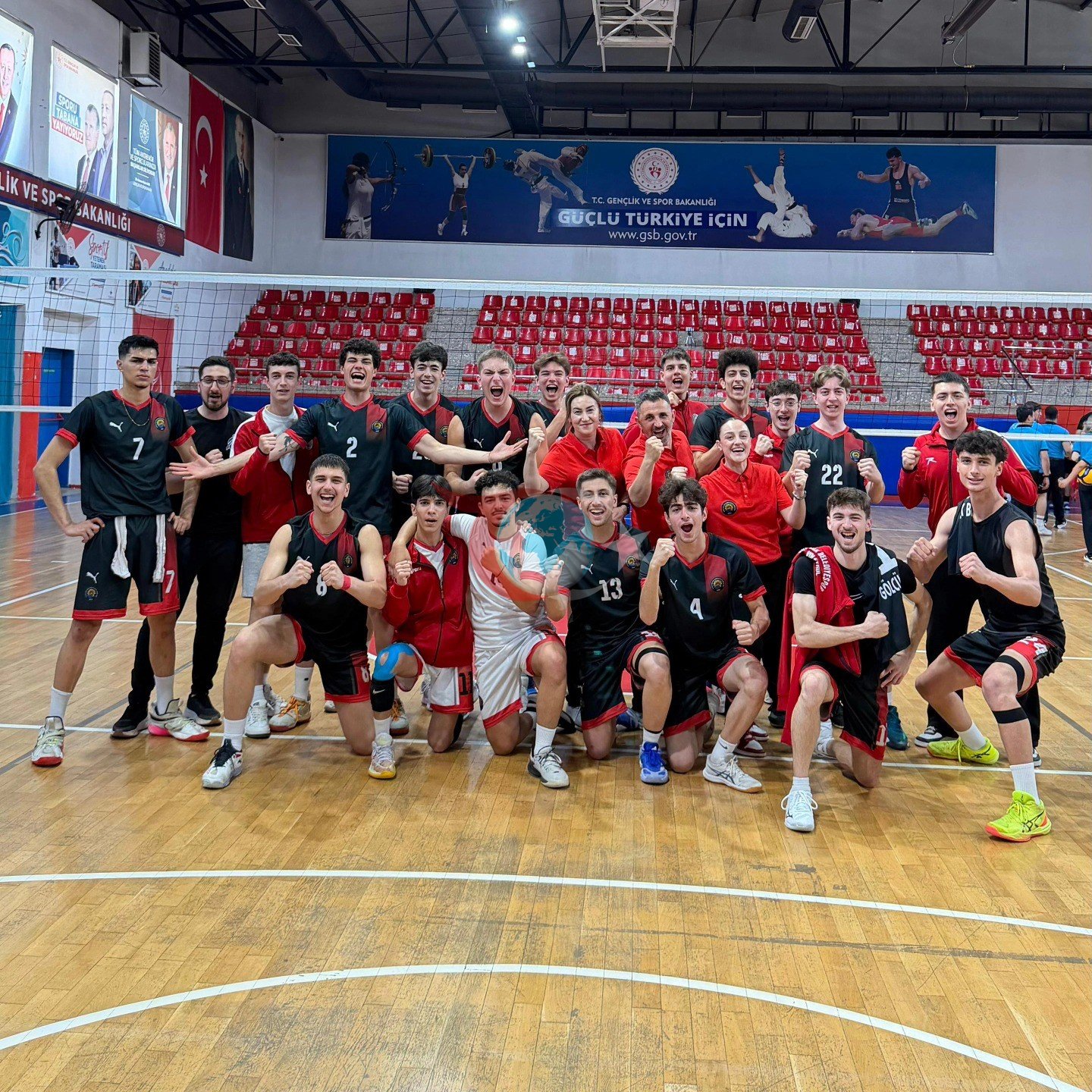 Gölcük Belediyespor Voleybol Takımı Türkiye Finalleri'ne Hak Kazandı