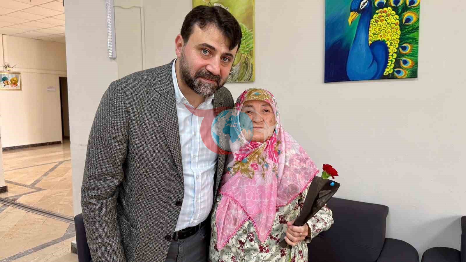 AK Parti'den Anneler Günü'nde Duygusal Huzurevi Ziyareti