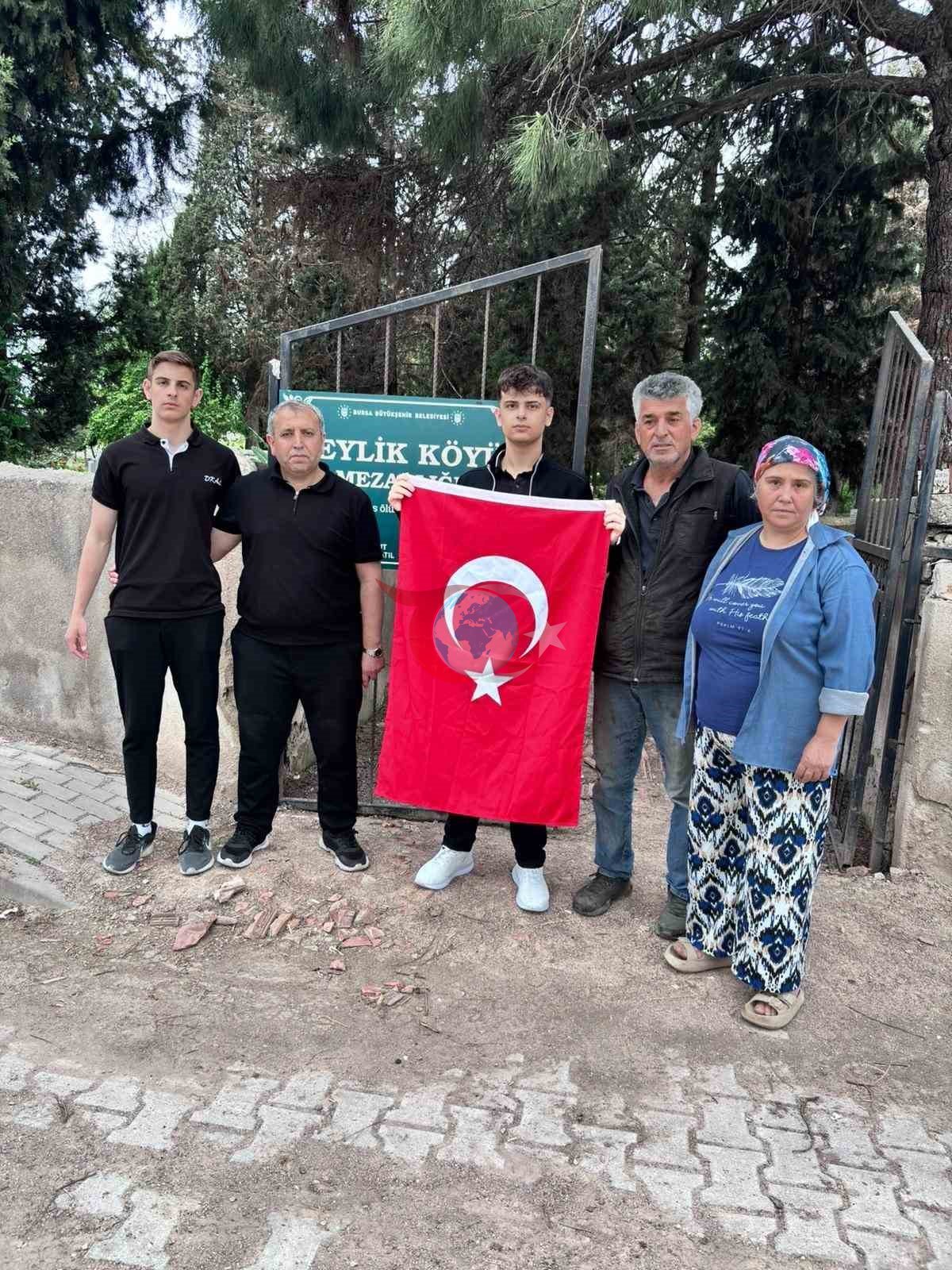 Analar Günündə şəhid ailəsinə hörmət əlaməti olaraq.