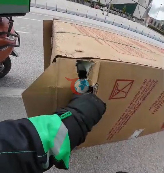 Çanta, cüzdan derken yol kenarında buzdolabı bulundu