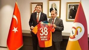 Mahmut Arıkandan Dursun Özbek'i ziyarət edir Mahmut Arıkandan Dursun Özbeke ziyaret