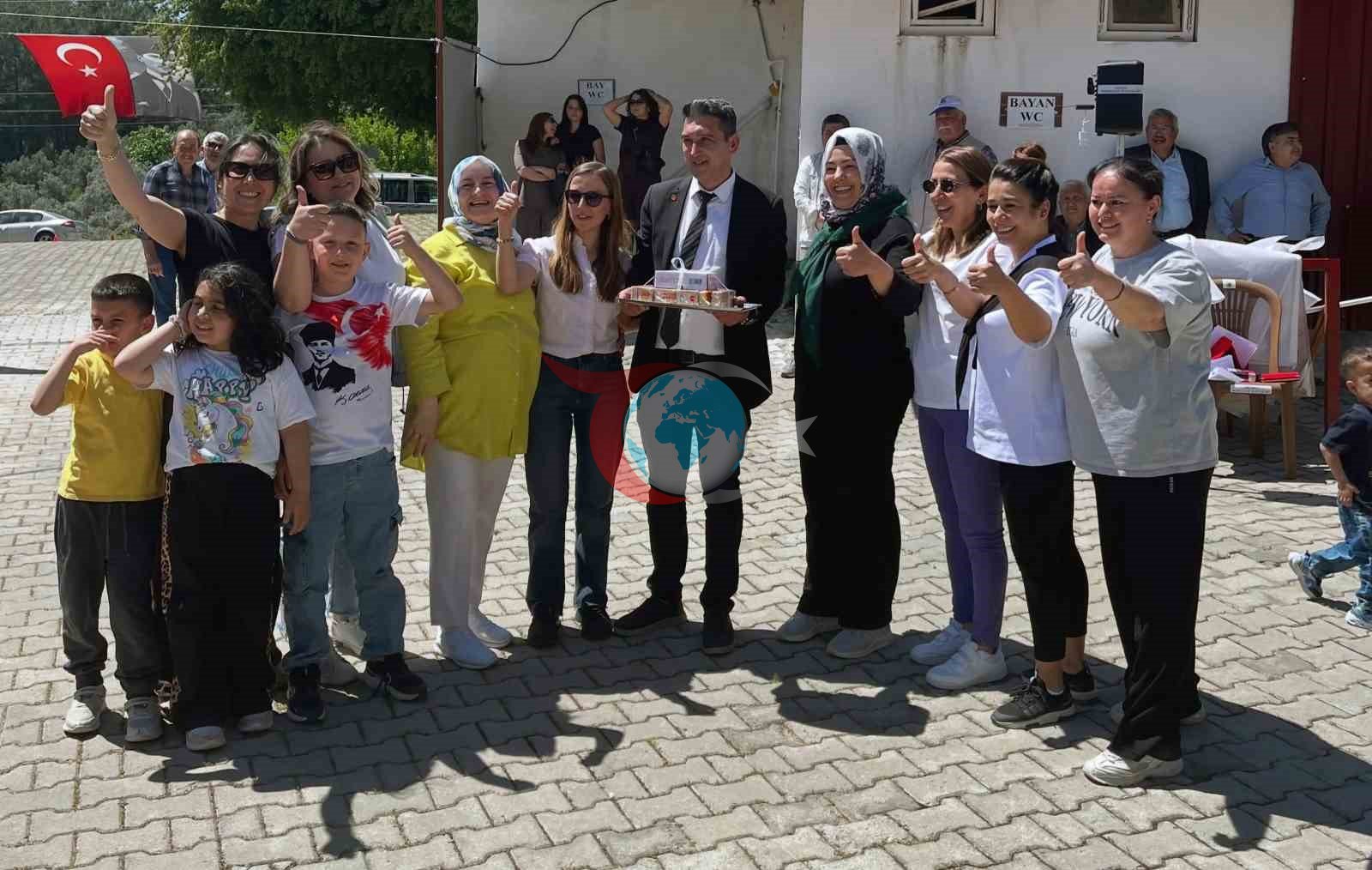 Çiçekli Mahallesinde Anlamlı Anneler Günü Kutlaması