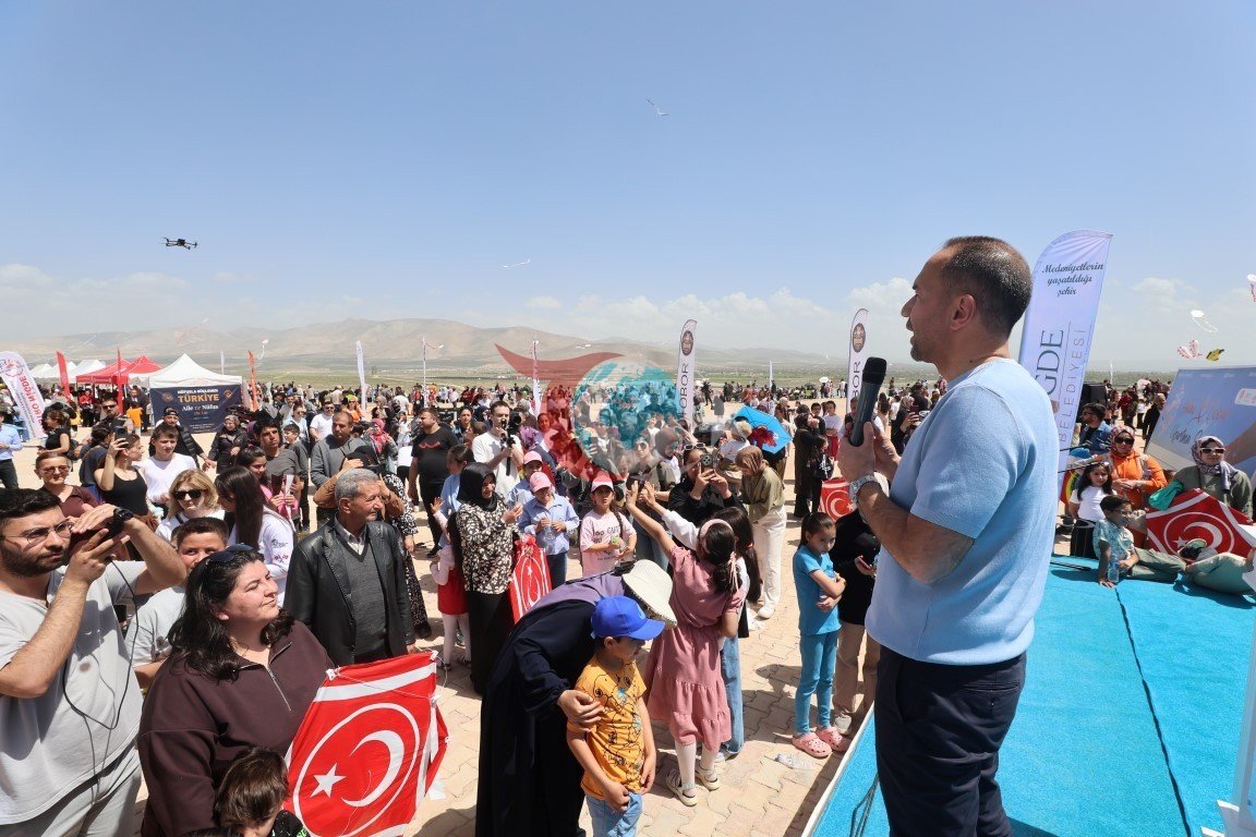 Niğde səması analar üçün rəngarəng oldu.