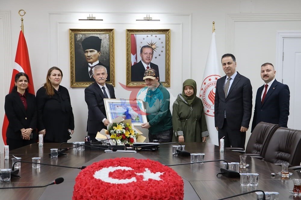 Zonguldak'ta Özel Bireylerden Anlamlı Ziyaret