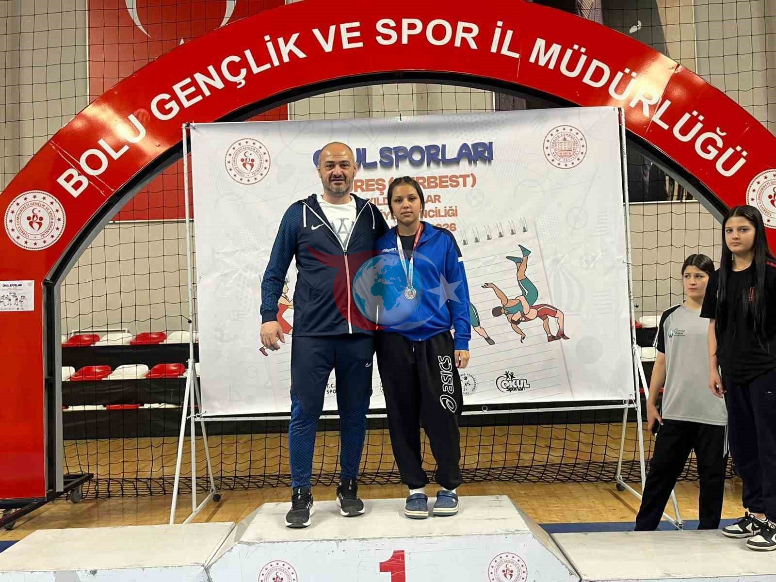 Afyonkarahisar'ın Yıldız Güreşçisi Türkiye'nin Zirvesinde