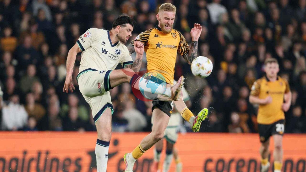 Play-off yarı finalinde oynanan Hull City-Milwall mücadelesinden bir kare